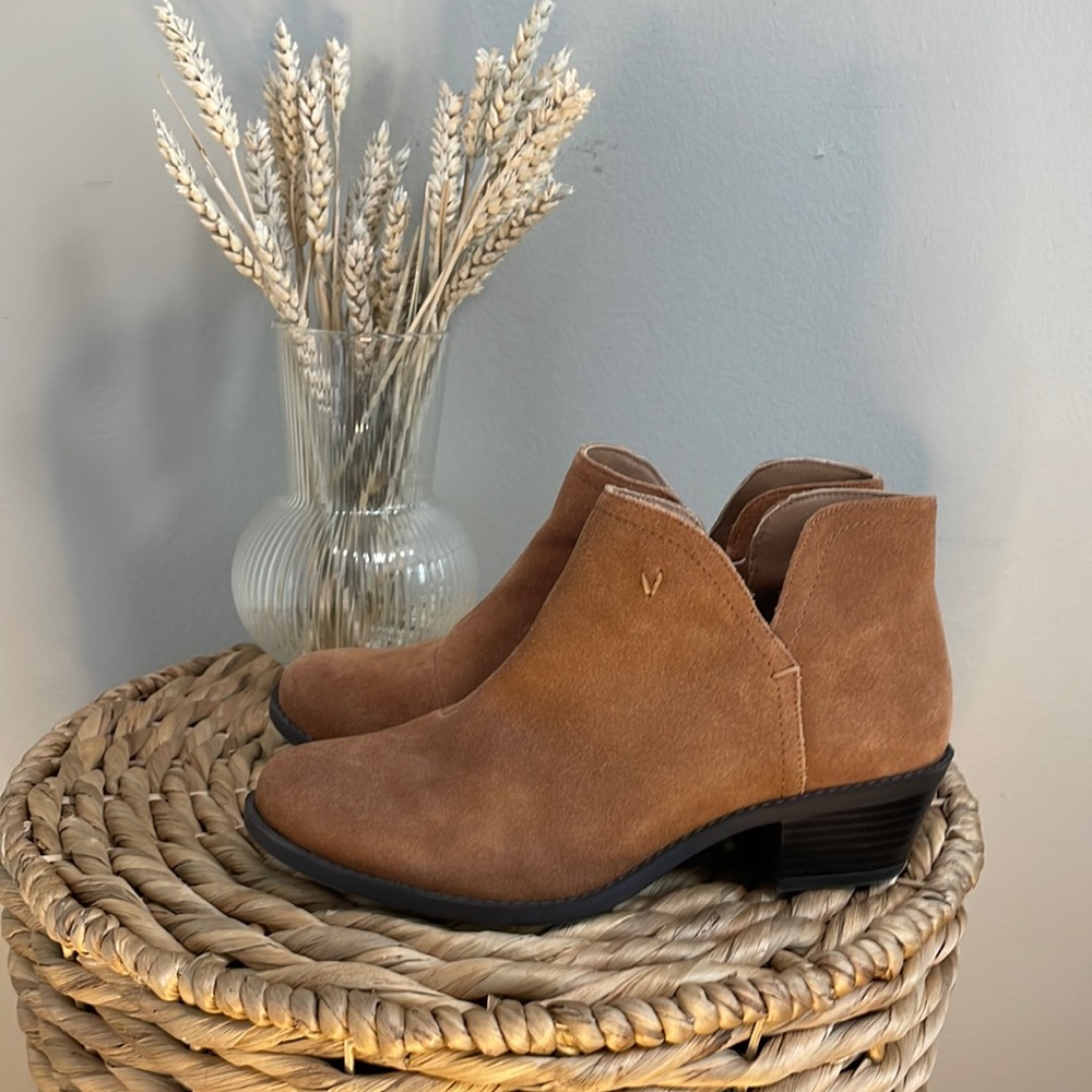 Vionic Tan Ankle Boots